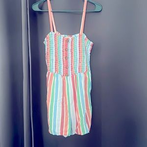 Size medium romper, very cute, just don’t wear